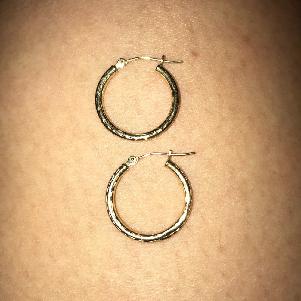 14 K hoop earring